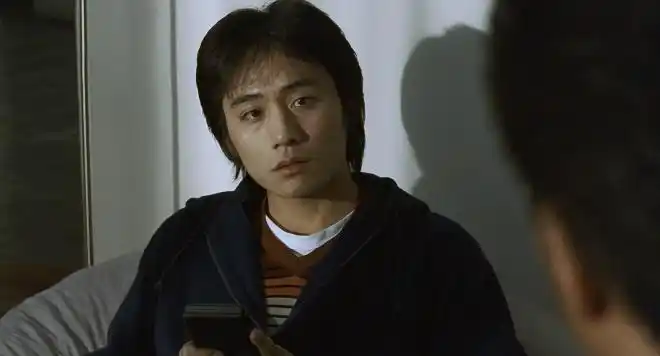 饰)遇上一名穷苦潦倒的大学生蓝宇(刘烨 饰),两人意外擦出火花,但当时