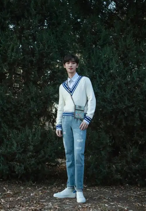 丁程鑫学院风毛衣初冬帅气写真24