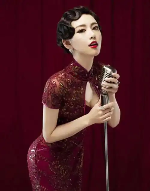 穿什么旗袍配什么样的发型好看不同的风格搭配起来让你事半功倍