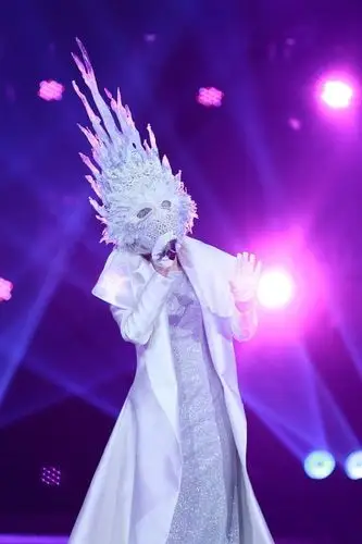 《蒙面2》歌手的面具竟然现场掉落!