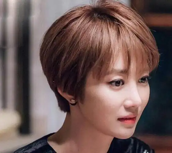 想换发型的女生看过来今夏头发越短越时髦剪了美翻了