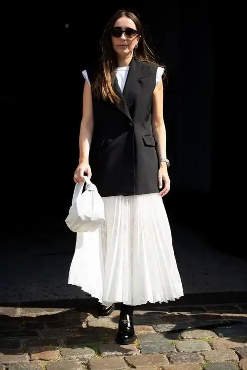 想要穿的时髦又舒适,就选『裙子 平底鞋』,美!爆!了!__财经头条