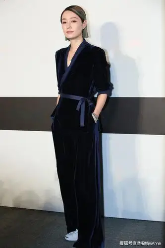 马伊琍的时尚好前卫,挑战"睡衣风"衣品让人服气,成2021流行款