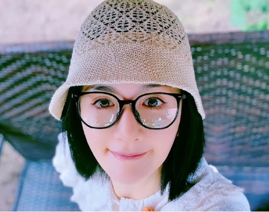 谢娜昨天在社交媒体上发布了一条动态,讲述她参加了双胞胎女儿跳跳和