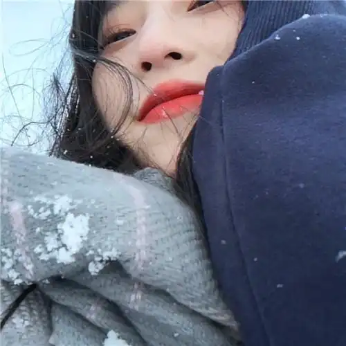 ins风高级质感女头像图片