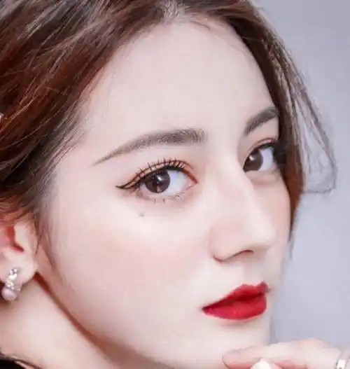 脸上的这三颗"痣"是典型的"美人痣",气质优雅脱俗!