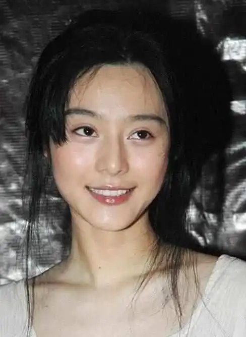范冰冰年轻时的青涩素颜照