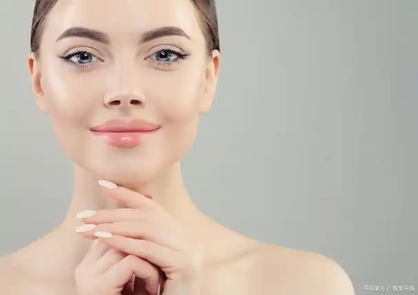 导语:人们在脸部形状上都会有一些轻微的不对称,但是通常来说,这是不