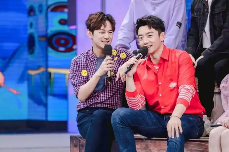 何炅快乐大本营综艺节目剧照