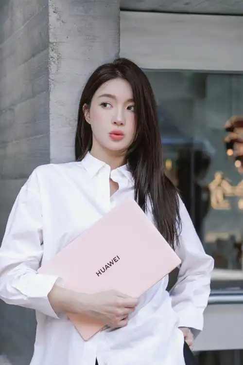 华为发布拂晓色笔记本##你更关注数码产品的颜值还是性能