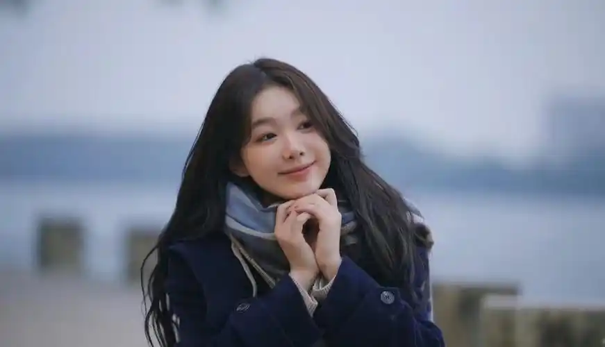 甜美笑容变僵硬,本尊回应:做了牙龈矫正天冷笑僵了|徐梦洁_新浪新闻