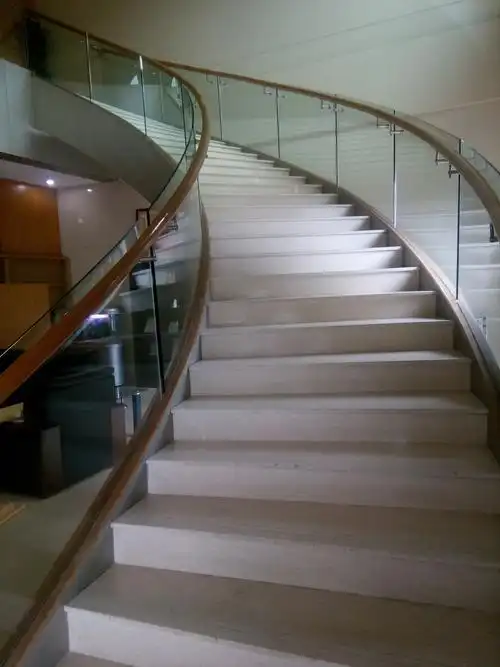 热弯玻璃扶手(实图6)