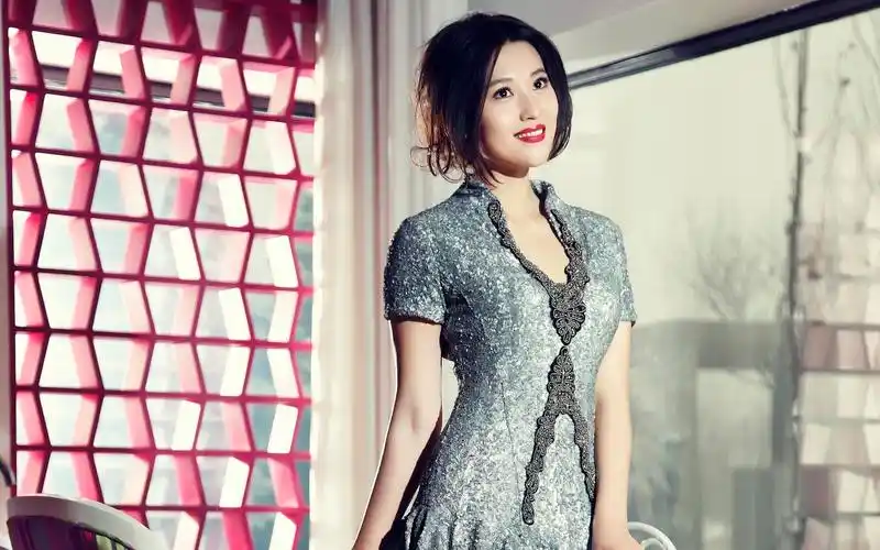 宁丹琳时尚派美女明星壁纸