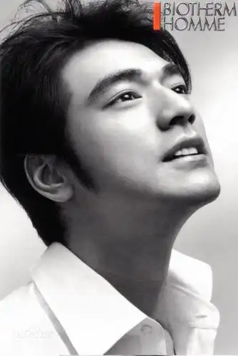 金城武 这张照片 求无水印的 黑白