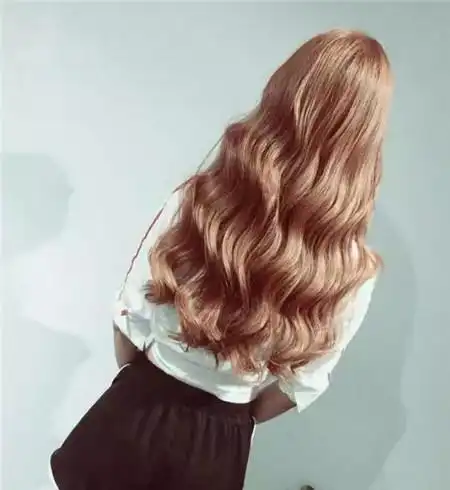 长发波浪卷发型 小线条更性感-女士发型-美发发型网