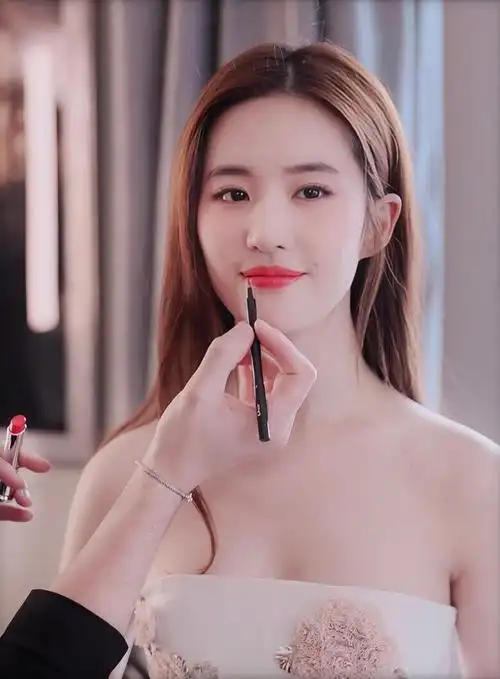 明星们在化妆间全是大咖,看看跟荧屏差距大吗