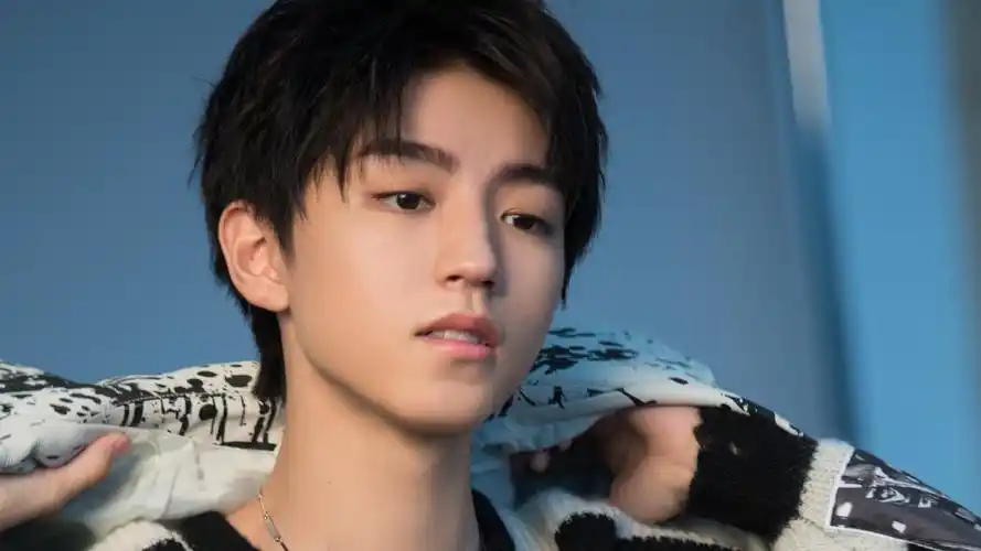 内地明星tfboys王俊凯明星风尚壁纸5