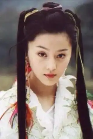 范冰冰早年古装照长得和现在不一样,但挺美