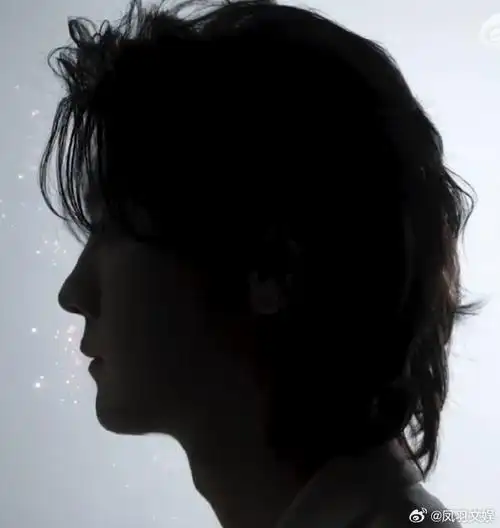 鹿晗新中式##鹿晗长发白西装