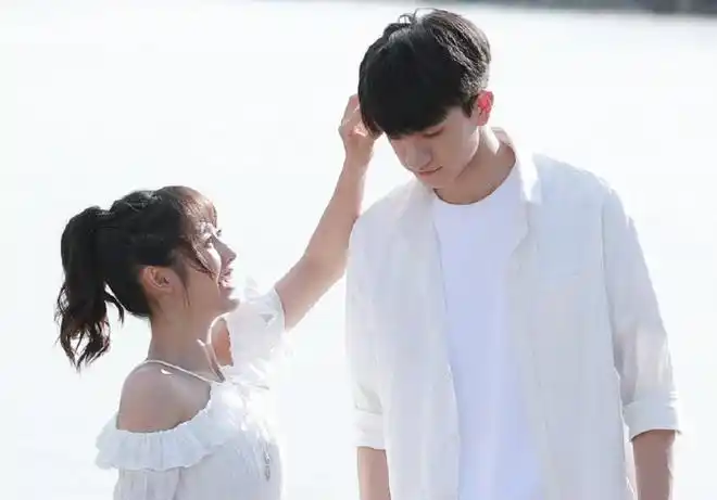 都说花絮比正片甜,当邢菲说爱豆是林彦俊后,谁注意到林一表情?