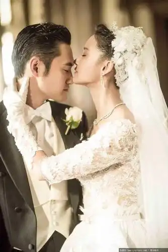 袁弘张歆艺德国古堡办婚礼,5月30日袁弘.