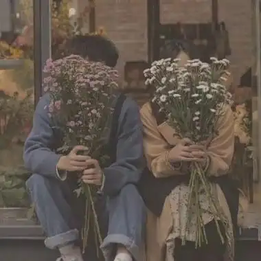 森系情侣头像捧花男女捧花情侣头像复古风格
