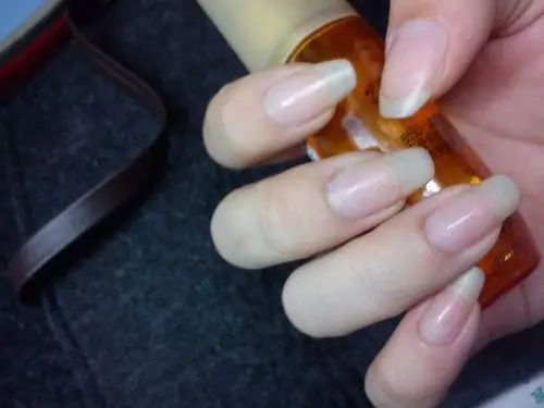 818女生的手指甲究竟多长合适?