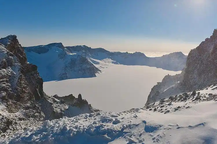 雪尘滚滚长白山