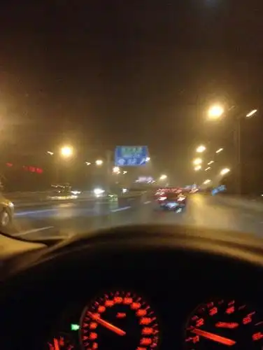 今天开车上高速,别人用bmw-z4挑衅我几次,结果我让他绝望了 呵呵