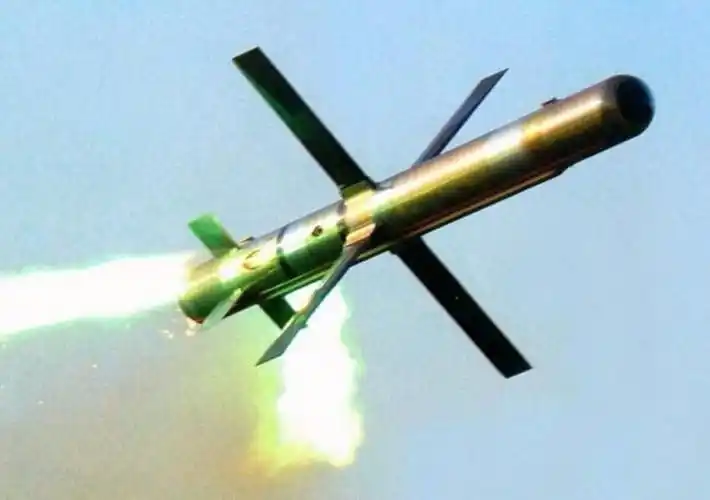 我军这招隔山打牛凶狠无比:上打飞机下打坦克,5分钟灭敌一个旅_导弹