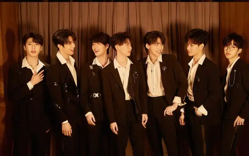 【时代少年团】要你管:我愿称之为从一键换装到舞台混剪