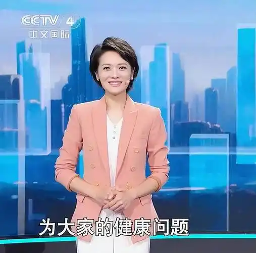 《健康中国》节目舞台上除了主持人董丽萍之外,还有来自北京大学第一