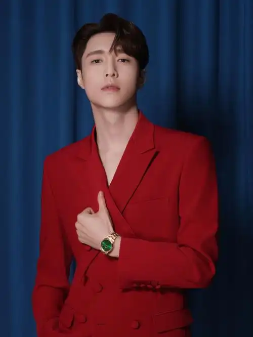 张艺兴同款祖母绿点亮圣诞节日季