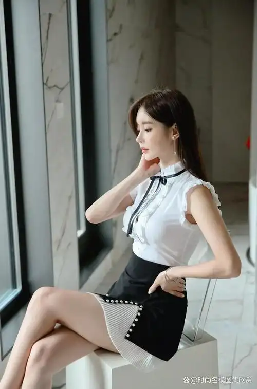 韩国时尚女神孙允珠:黑咖奶油乖萌学园系带小洋裙