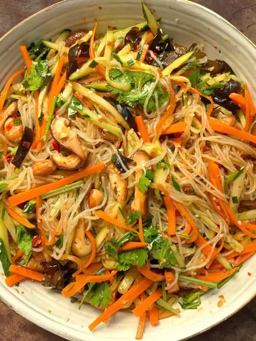 夏日凉拌菜之香香的凉拌杂菜粉丝