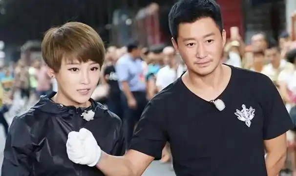 周一围成功"洗白"之后,就剩吴京一个人"孤立无援"了