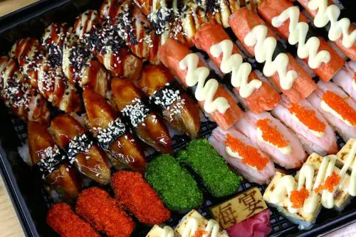 一条微信就可以配送到家的外卖寿司舔屏级寿司拼盘颜值惊人