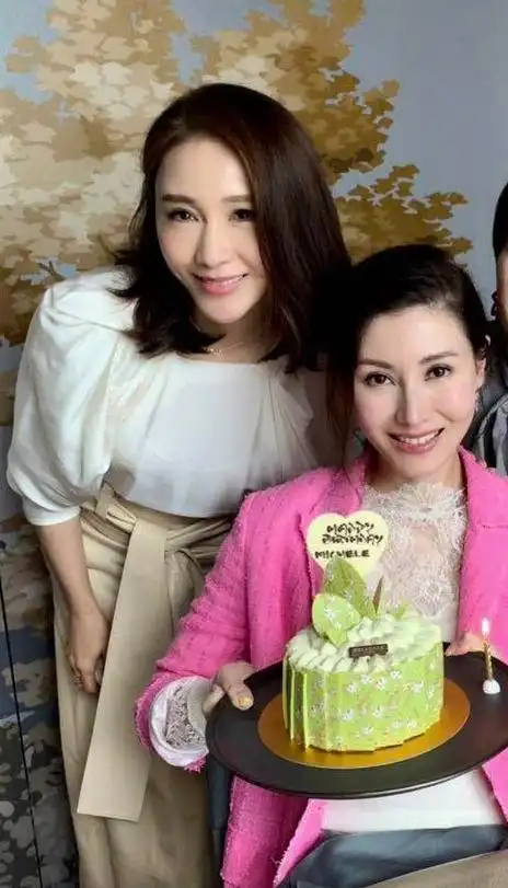 李嘉欣黎姿合照#李嘉欣与黎姿聚会照曝光, 女神们气质依旧~不得菜说