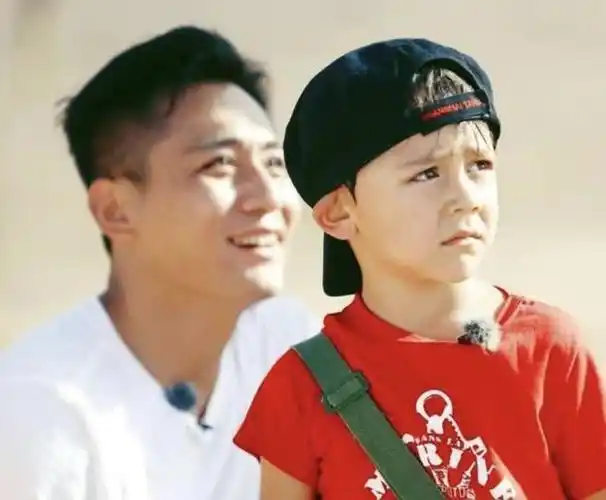 刘烨太会教孩子!诺一国外因被叫外国人委屈,后用一句话表爱国心