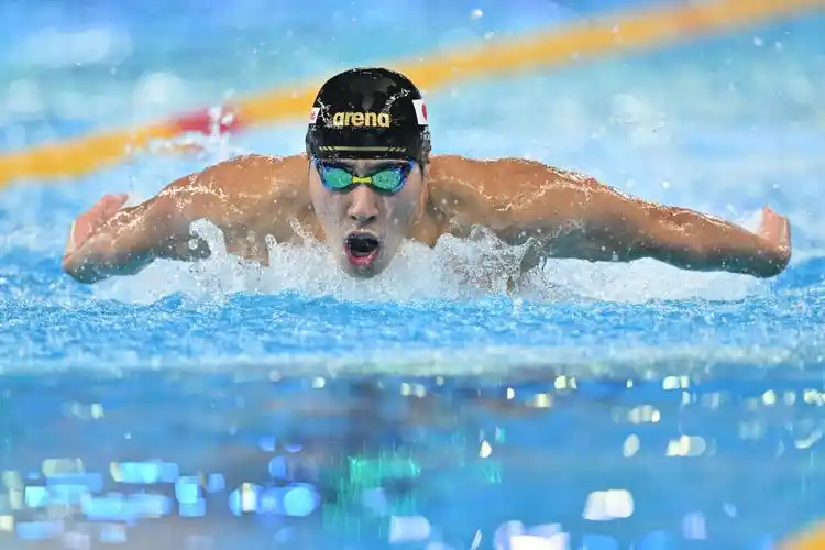 游泳男子200米蝶泳决赛赛况