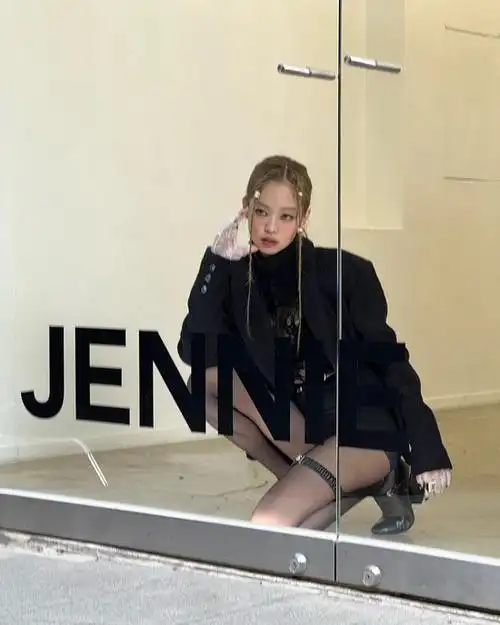 jennie黑丝腿环造型曝光下衣失踪秀长腿粉丝幕后比杂志更辣