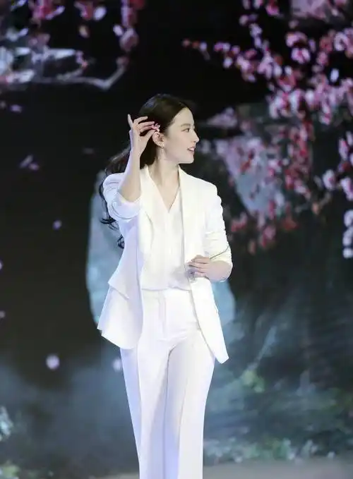 原创刘亦菲颜值高衣品更高穿蓝色礼服华丽精致甜美温柔像个小公主