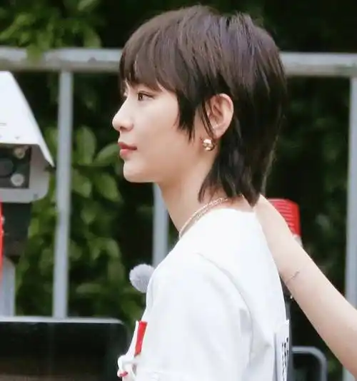 原创奔跑吧9下血本请来四大女神同台我却在意蔡徐坤的挑染发色