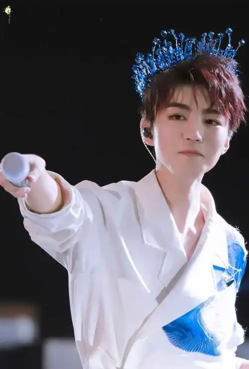 求一求王俊凯的神图(氛围感)? - 知乎