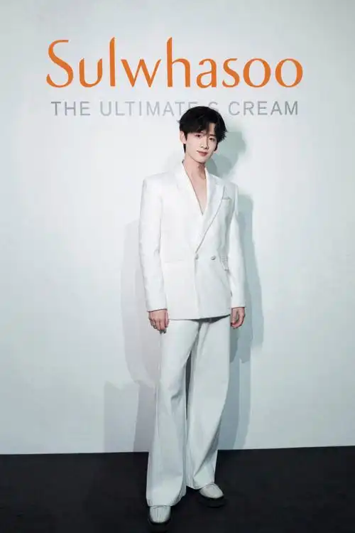 雪花秀全球品牌代言人白敬亭##雪花秀月亮罐面霜##光透紧升 年轻参级