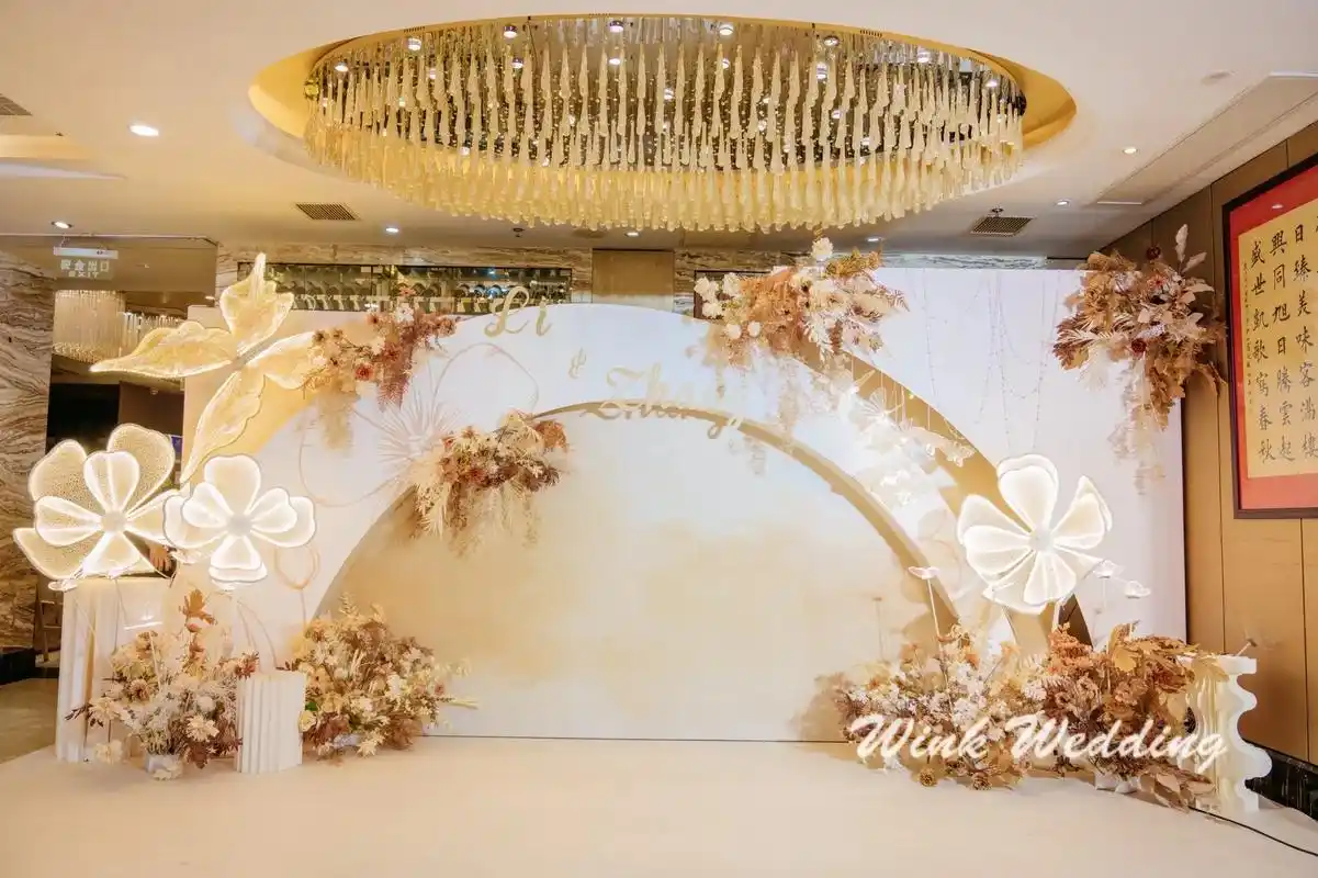 坦洲留影区布置| 香槟咖色.婚礼回顾|9月9日婚礼策划:w - 抖音