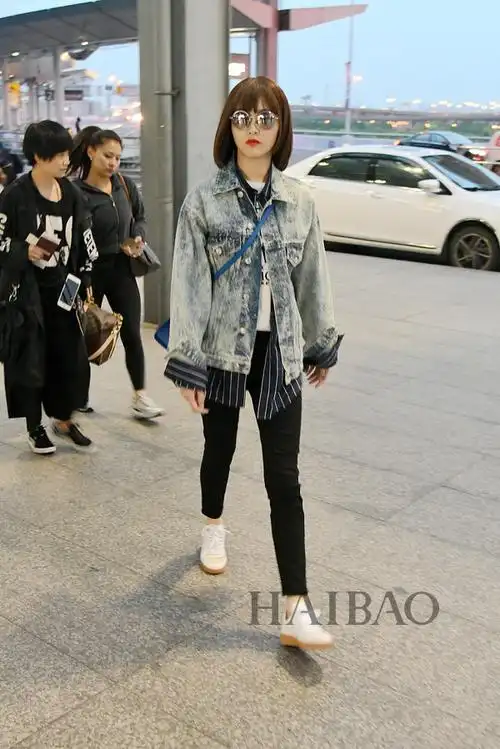 运动鞋:veja牛仔裤:true religion单肩包:givenchy "horizon