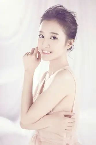 林好纯美写真眼神清澈 肌肤娇嫩晶莹如雪 转