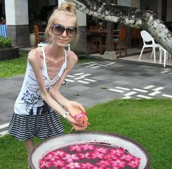 为了更能增加产品的说服力,她还采取了辟谷的方式