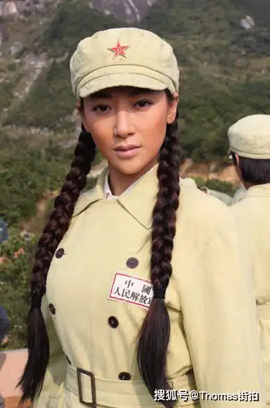 原创女明星的军装照惊艳众人,太迷人了,哪个更有军人气质?